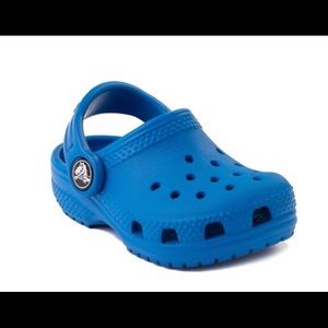 Crocs classic cogs infant size C2-3 blue